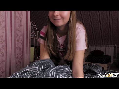 ❤️ Blondina îi suge adânc prietenei ei și primește spermă în gură ️  at ro.porn-impact.ru ❤